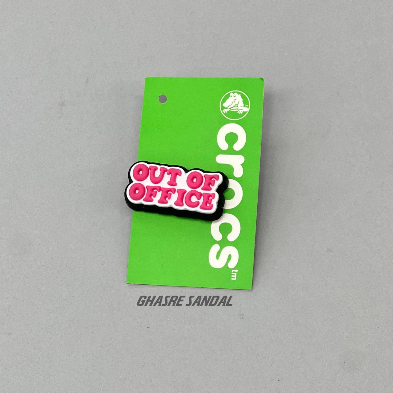 جیبیتز کراکس نوشته صورتی out of office
